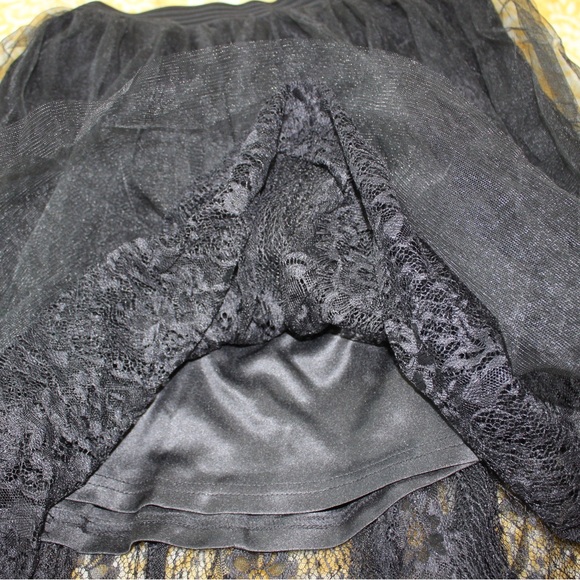 Mid length lace midi skirt with tile overlay and elastic waistband - Picture 6 of 7